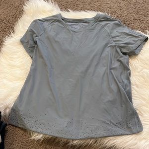 Lululemon short sleeve shirt size 8